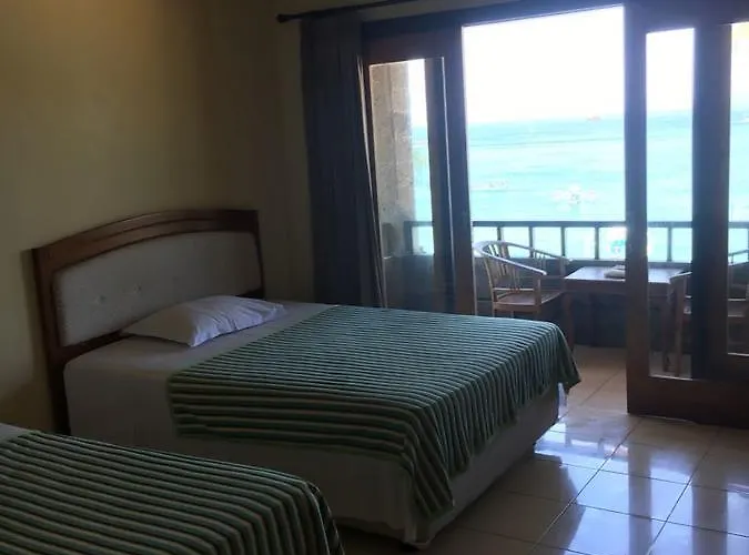 イン Padangbai Beach Inn パダンバイ
